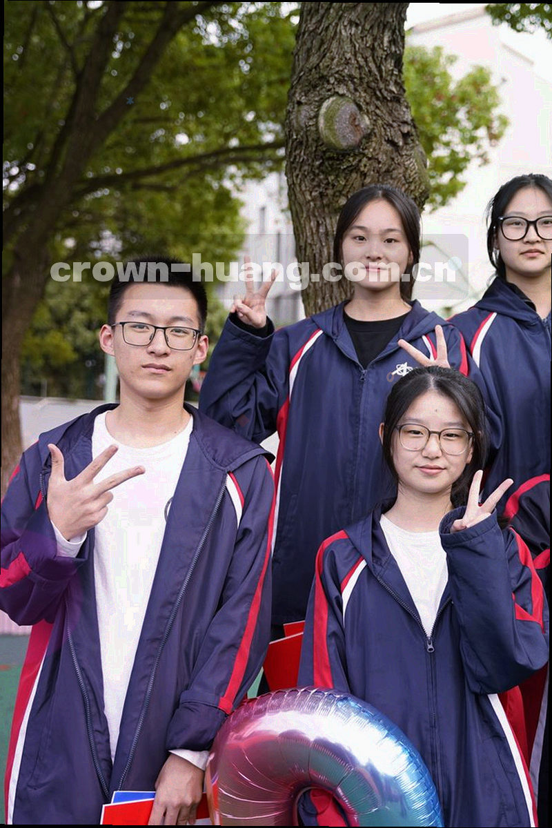 纵向阶段节点与纹样刻度组成的发展时间线信息图